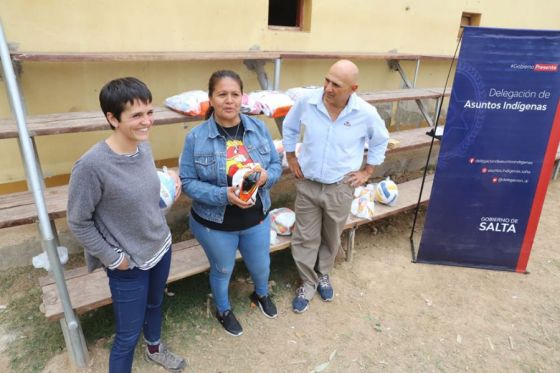 Entregan material deportivo a la Liga de Fútbol Femenino de Santa Victoria Este