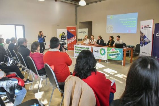 Líderes deportivos participaron del taller “Por un Deporte Libre de Discriminación y Violencias”