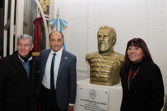 Se inauguró en Buenos Aires un busto del General Martín Miguel de Güemes en la sede central de UPCN