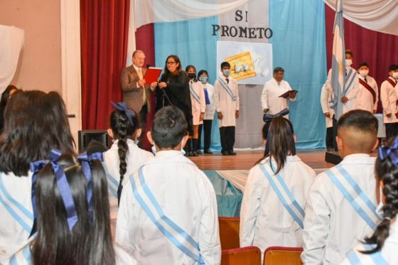 El vicegobernador Marocco tomó promesa de lealtad a la Bandera a alumnos de cuarto grado