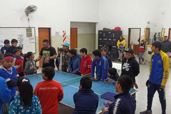 30 niños participaron del Primer Encuentro de Tenis de Mesa en el Parque de la Familia