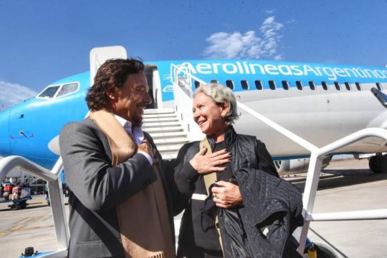 Sáenz recibió el primer vuelo desde San Pablo que posiciona a Salta como un centro de conexión aérea en el NOA