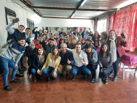 Se realizó hoy un taller de redes sociales para personas mayores