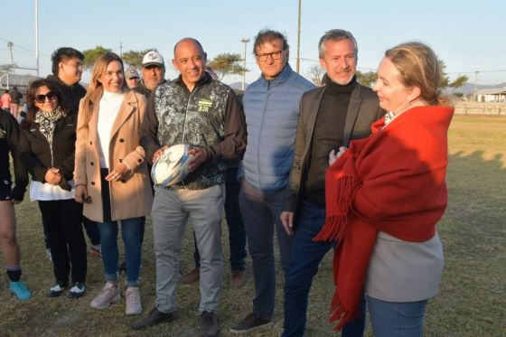 La Embajadora del Reino Unido compartió actividades de rugby femenino