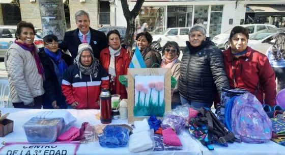 Las personas mayores fueron protagonistas de una expo artesanal y gastronómica