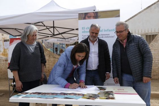 Provincia y Nación firman convenios para implementar mejoras edilicias en centros de cuidado y para brindar apoyo económico excepcional a familias