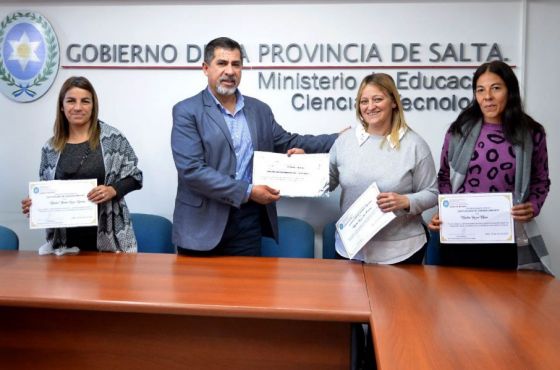 El Ministerio de Educación reconoció a docentes bonaerenses que apadrinan una escuela rural