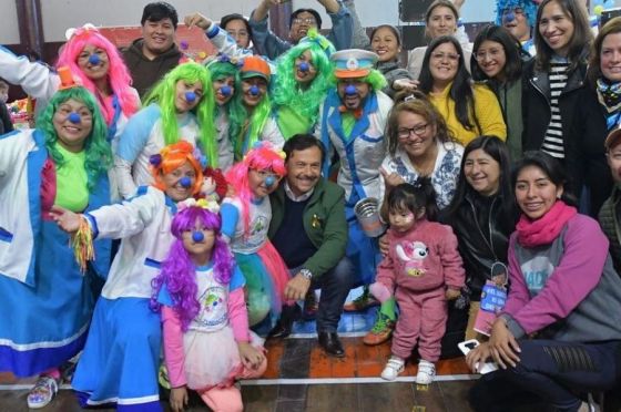 Sáenz compartió con cientos de niños la celebración del Mes de las Infancias