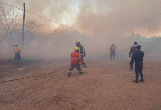 Intenso despliegue operativo por incendios de pastizales