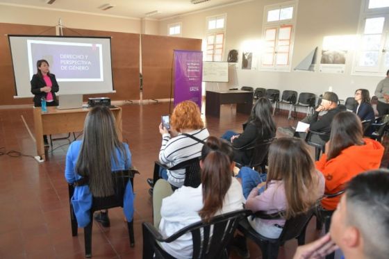 Se expuso en Salta sobre la profesionalización del fútbol femenino