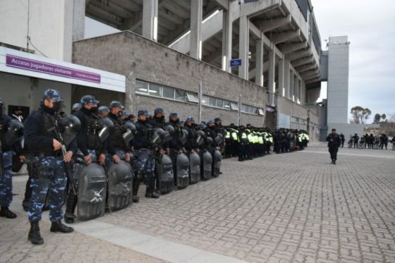 Cobertura de  seguridad para el clásico salteño entre Juventud Antoniana y Central Norte