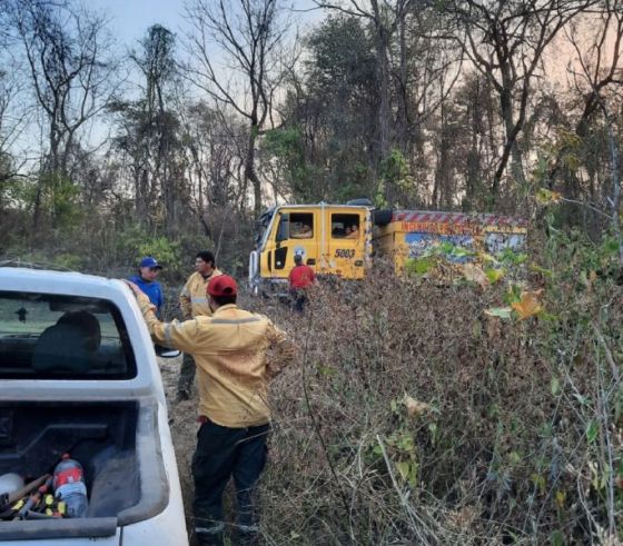 Continúa el trabajo de sofocamiento en los incendios forestales de Colonia Santa Rosa