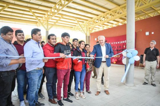 El Gobierno inauguró un colegio secundario en el paraje El Ocultar