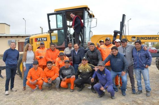 El gobernador Sáenz entregó maquinaria para la red vial comunal rural de Rivadavia y Anta