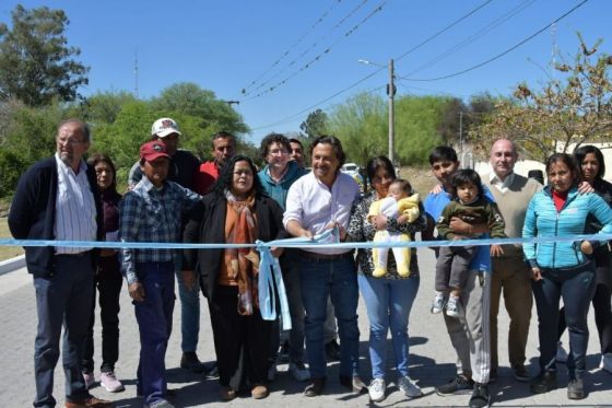 El acceso a Cobos está completamente adoquinado: Sáenz inauguró la obra