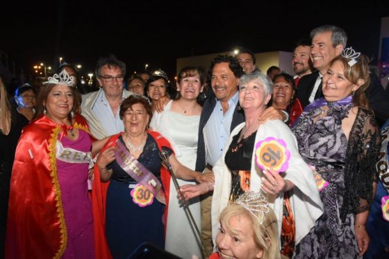 Sáenz compartió con las personas mayores la fiesta de la primavera