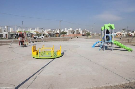 Nuevas plazas, espacios verdes y equipamiento en barrio Pereyra Rozas