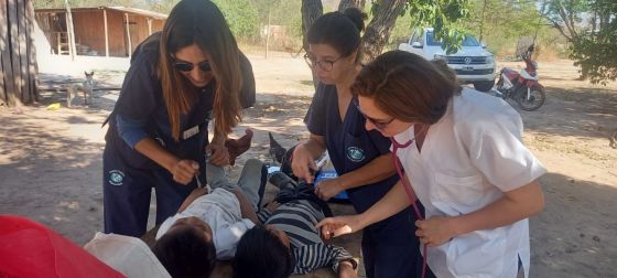 Profesionales de los hospitales San Bernardo y Materno Infantil brindaron asistencia en el norte provincial