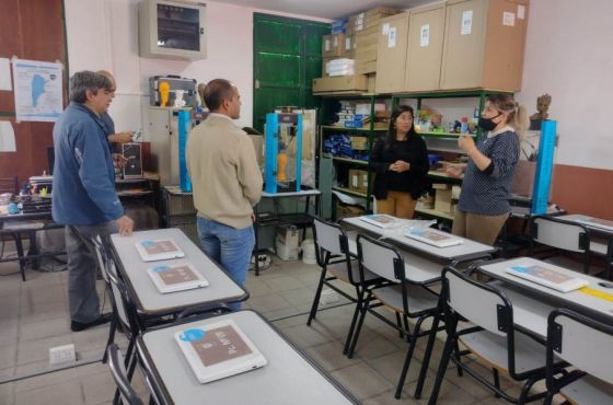 Desarrollo Social entregó anteojos a alumnos con complejidades visuales, en el marco del programa nacional Mirarnos