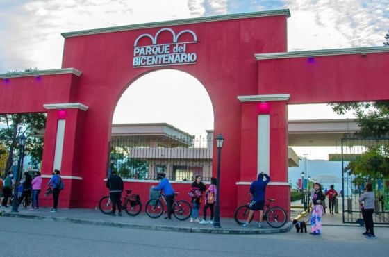 Se aplican vacunas en el Parque del Bicentenario