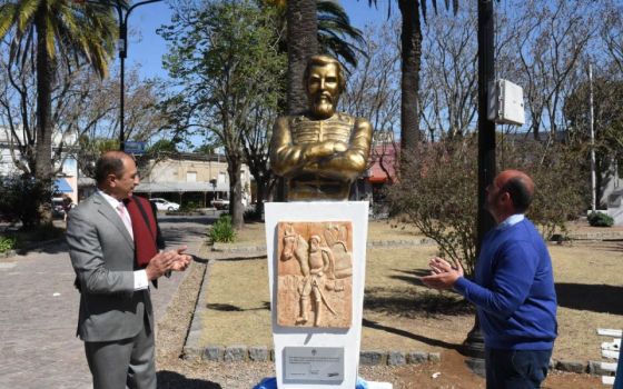 La Comisión del Bicentenario descubrió un busto de Güemes en la ciudad de Baradero