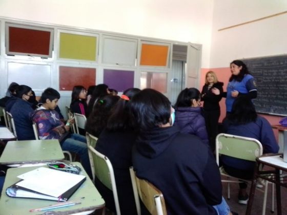 Adolescentes asumen compromisos preventivos desde los derechos humanos