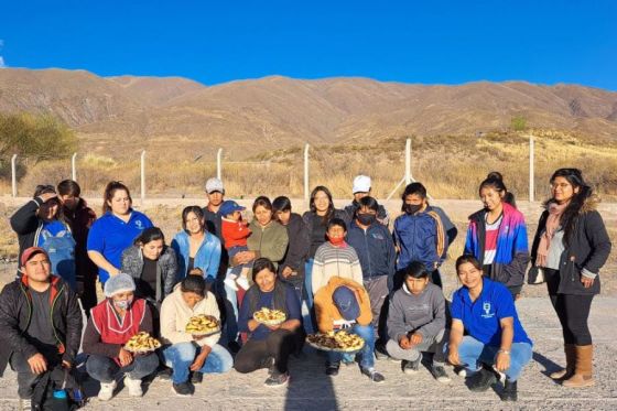 Jóvenes de Payogasta se capacitan en elaboración de facturas y masas dulces