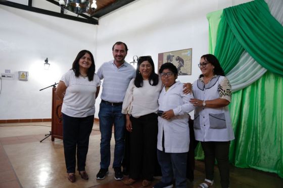 En Chicoana entregaron anteojos a alumnos de escuelas rurales