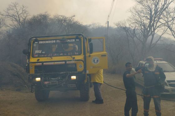 Continúan las tareas de sofocamiento de incendios forestales en la Provincia