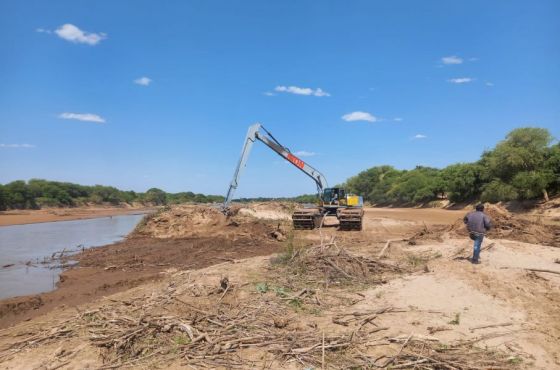 Recursos Hídricos realiza tareas de defensa en el río Pilcomayo