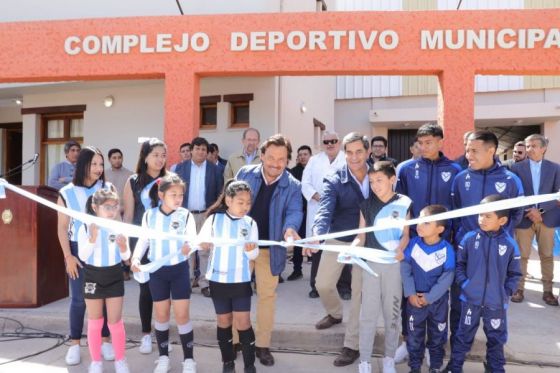 Guachipas: Sáenz inauguró nueva infraestructura deportiva y el canchón municipal