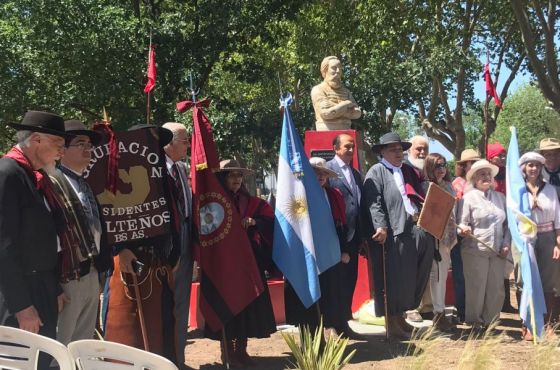 Descubren un busto del general Martin Miguel de Güemes en la ciudad bonaerense de Luján