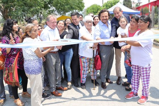 En Vaqueros, Sáenz verificó el avance de obras e inauguró trabajos de adoquinado e iluminación