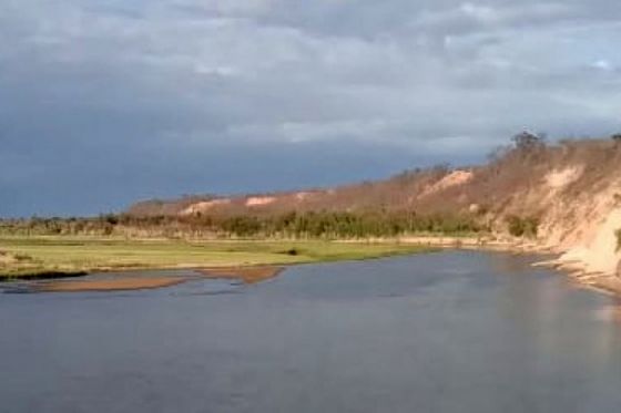 Por la bajante del río Bermejo se registra un aumento inusual de sedimentos en las tomas de agua de Embarcación