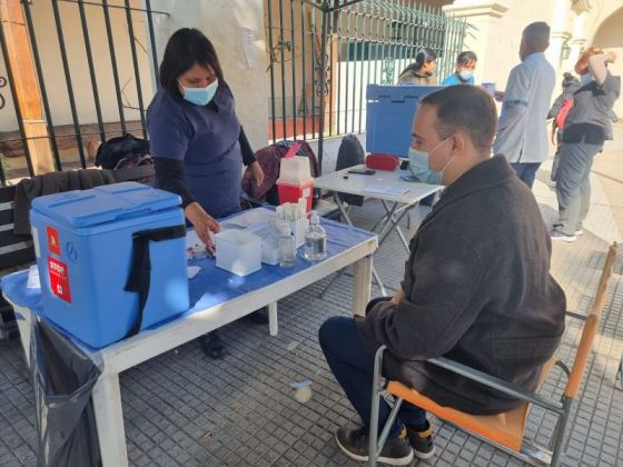 Vacunatorios habilitados durante el fin de semana y el feriado en la ciudad de Salta