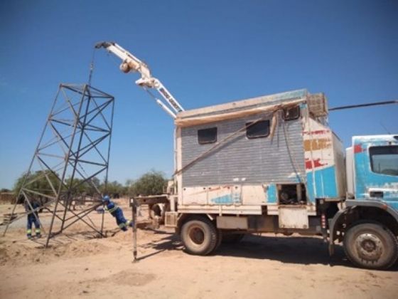 Instalan dos tanques elevados para abastecer de agua a comunidades