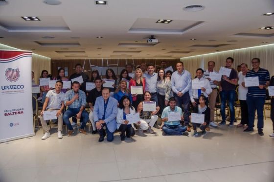 La UPATecO entregó certificados a egresados y egresadas de los cursos universitarios de Robótica y Competencias del Emprendedor