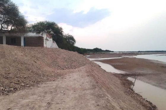 Continúa la ejecución de obras de defensa en el río Pilcomayo