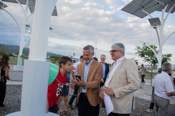 El Parque Bicentenario inauguró su bosque solar que permite reducir el consumo energético