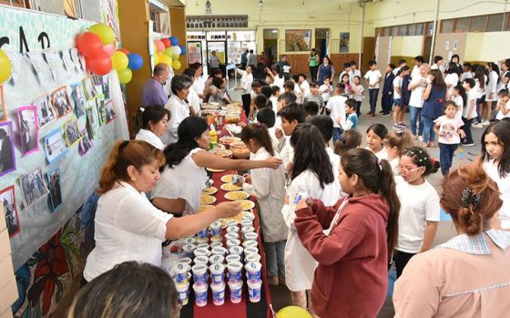 Más de 110 mil estudiantes recibieron la Copa de Leche durante el año