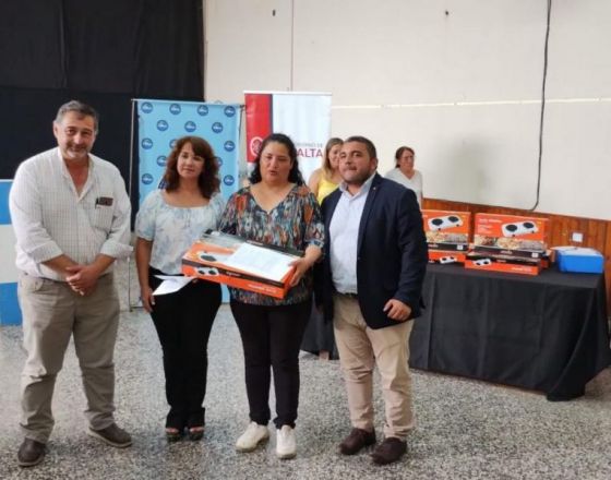 Familias de Orán y Metán recibieron equipos del Programa 