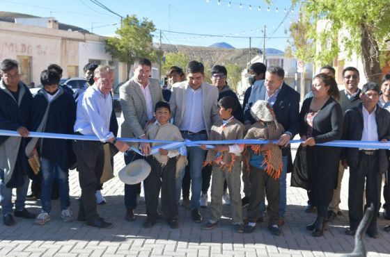 El Gobierno inauguró obras de pavimento articulado en calles céntricas de San Antonio de los Cobres