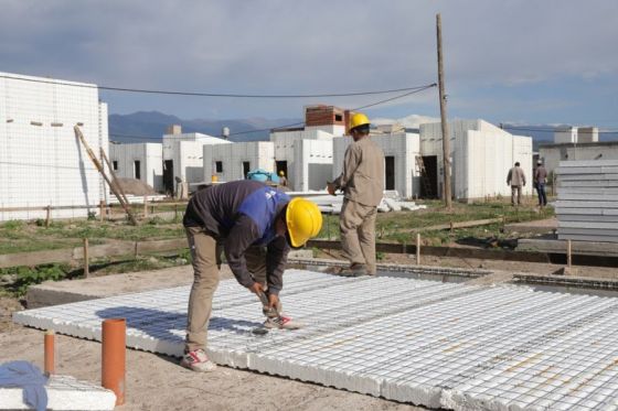 Construyen viviendas sustentables en el barrio Pereyra Rozas