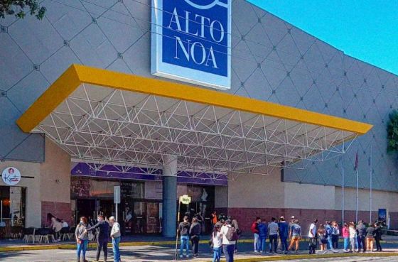 Hasta mañana funcionará un puesto de vacunación en el Alto Noa Shopping