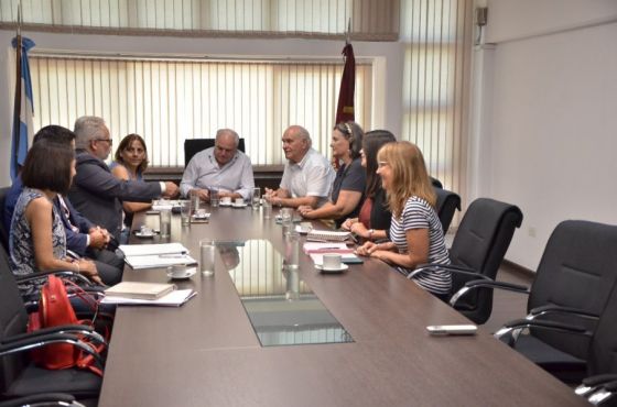 Coordinan acciones para la incorporación de contenidos de mediación en colegios secundarios