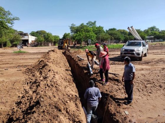 Se instalan cañerías para agua potable subterránea en la Ruta Nacional 86