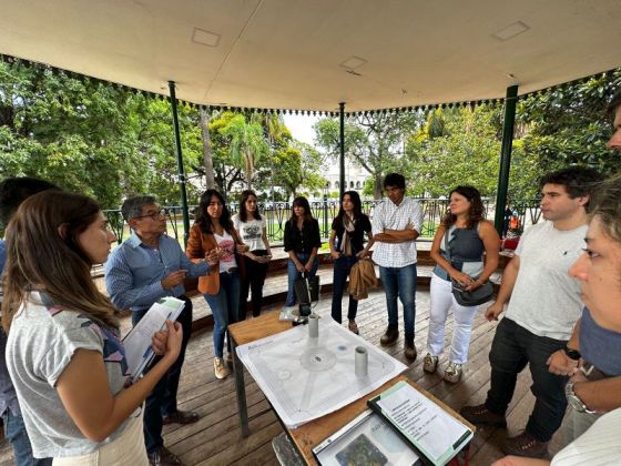 Aguas del Norte y la Municipalidad coordinan trabajos en la plaza 9 de Julio