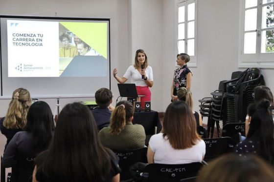 Presentaron las becas de formación en tecnología para mujeres de 18 a 25 años