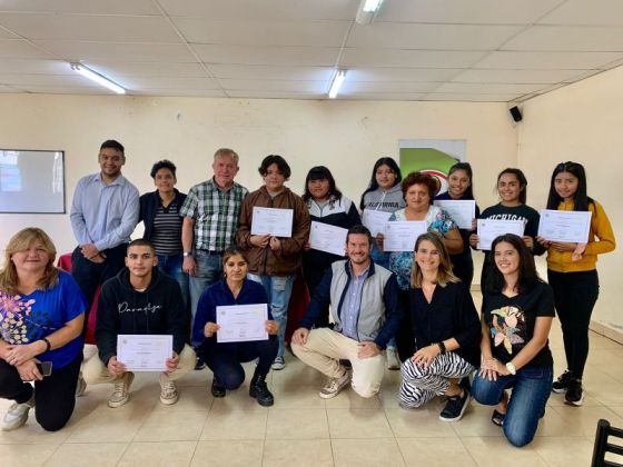 Adolescentes vaquereñas recibieron certificación en Programación