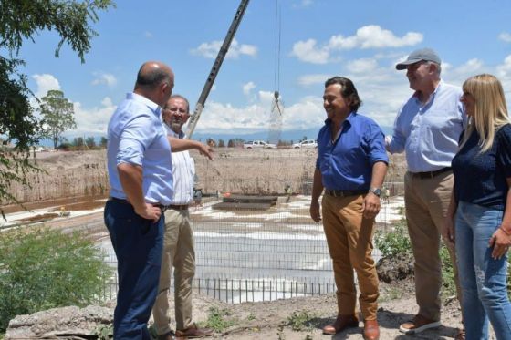 Planta depuradora sur: El Gobernador y el representante del BID recorrieron la obra